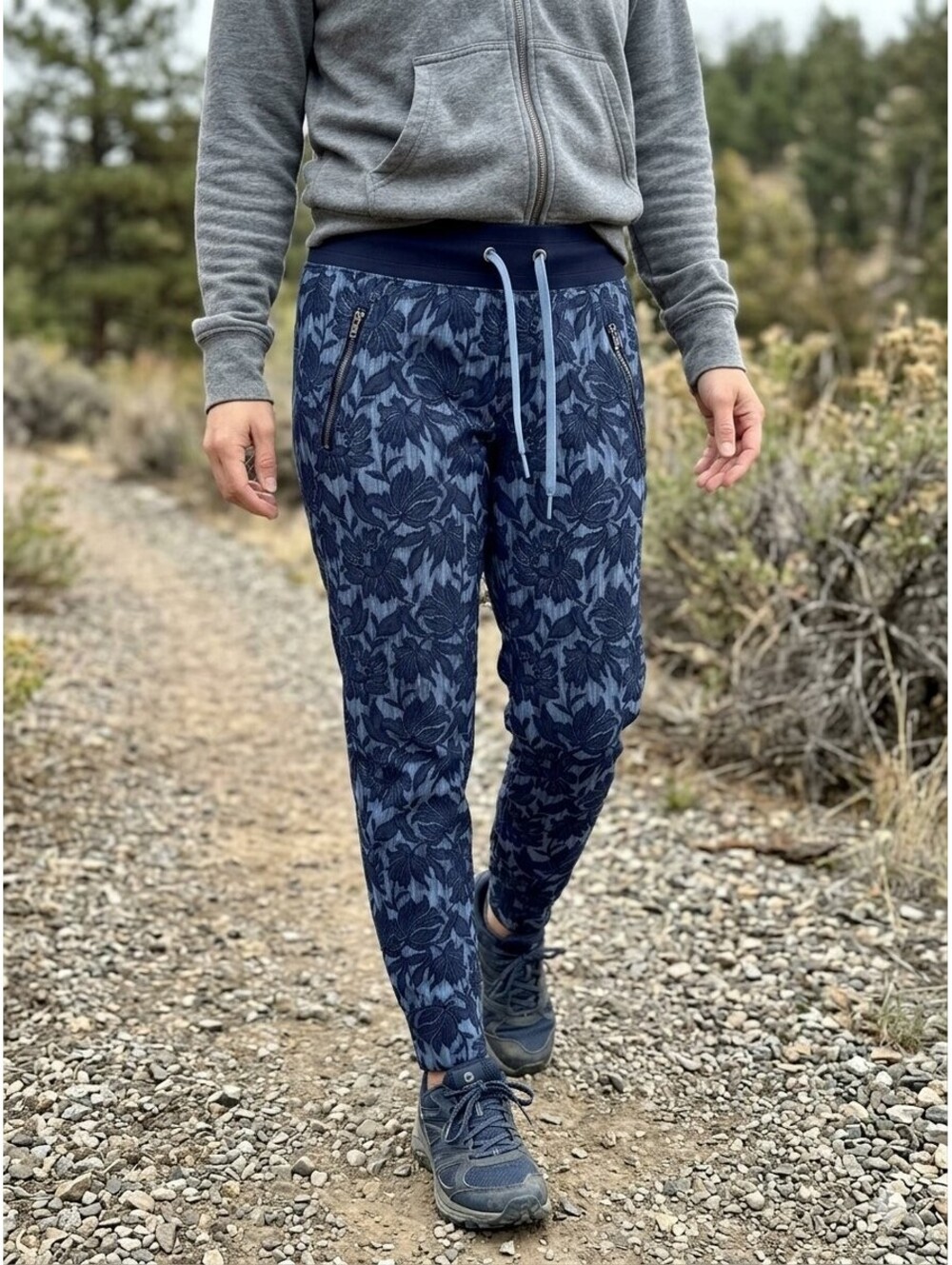 Athleta Trekkie North Jogger Pants 4P Blue Floral Jacquard Zip Travel Hiking